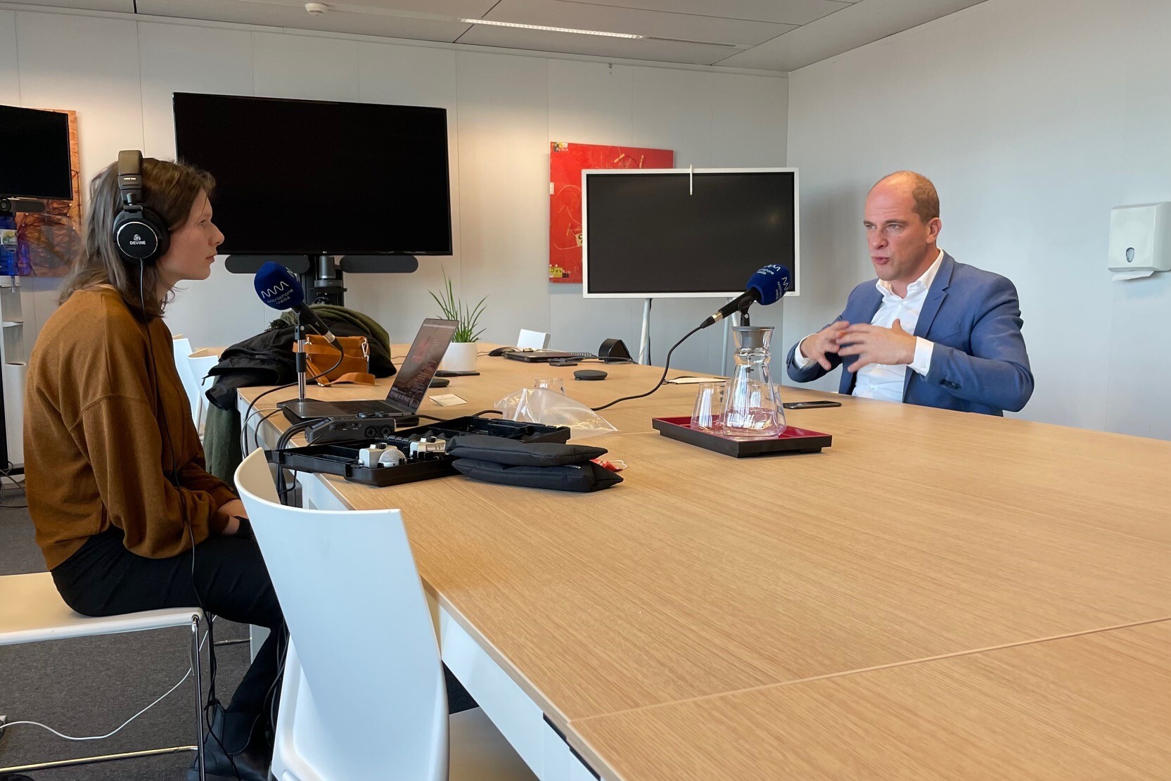 Diederik Samsom vertelt over de wetgevingsfabriek in Brussel.