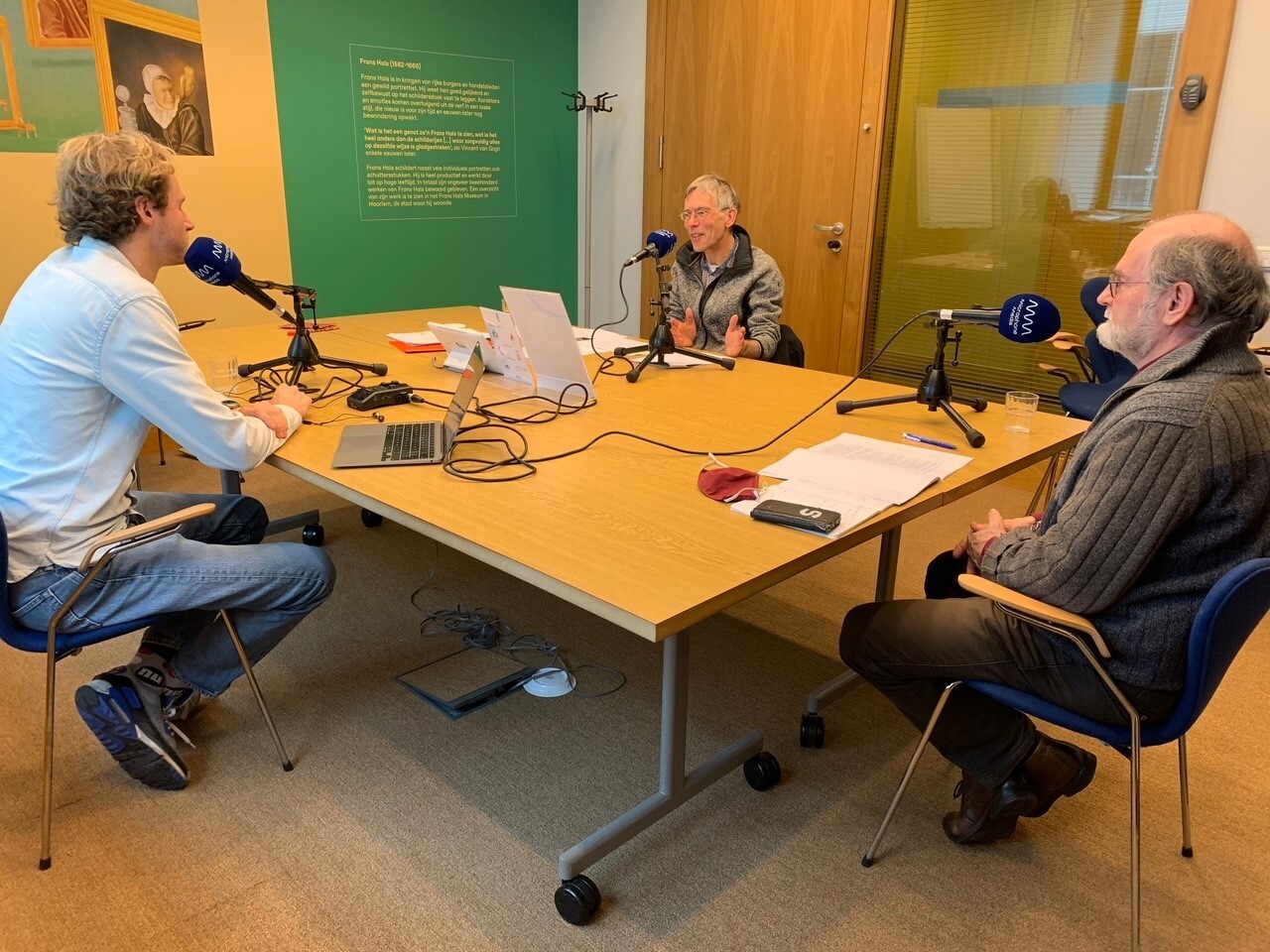 Wetgevingsjuristen Tim Borman en Cees van Strijen vertellen over de totstandkoming van de spoedwet over de avondklok.