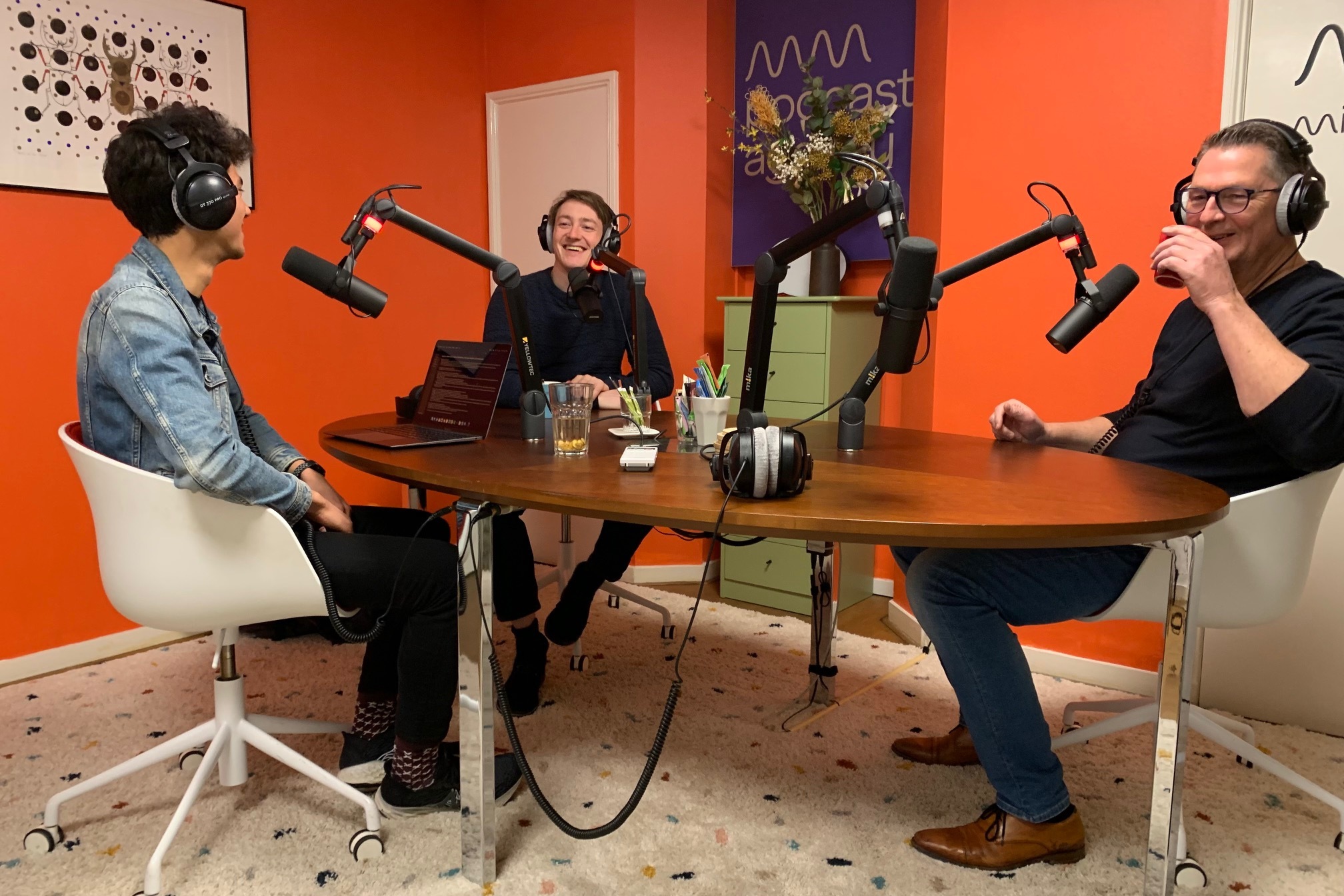 André Bosman en Jesse Frederik in gesprek over de uitvoering van wetten.