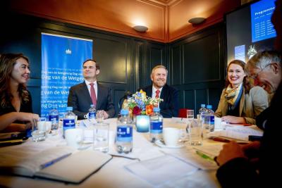 De Koning in aanwezigheid van wetgevingsjuristen tijdens de Dag van de Wetgeving 2024